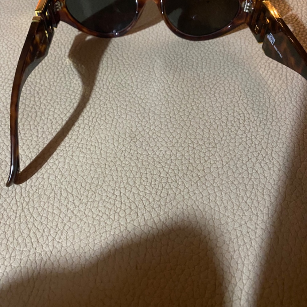 NEW VINTAGE VERSACE SUNGLASSES - Picture 2 of 7